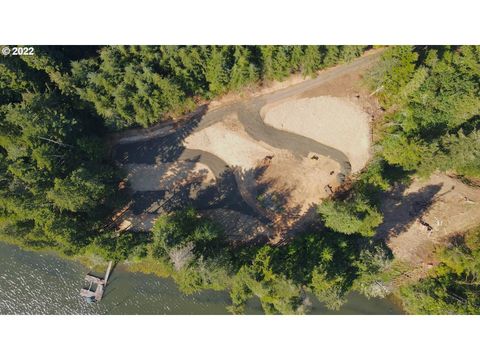 71350 Sunny Cove RD Lakeside OR 97449