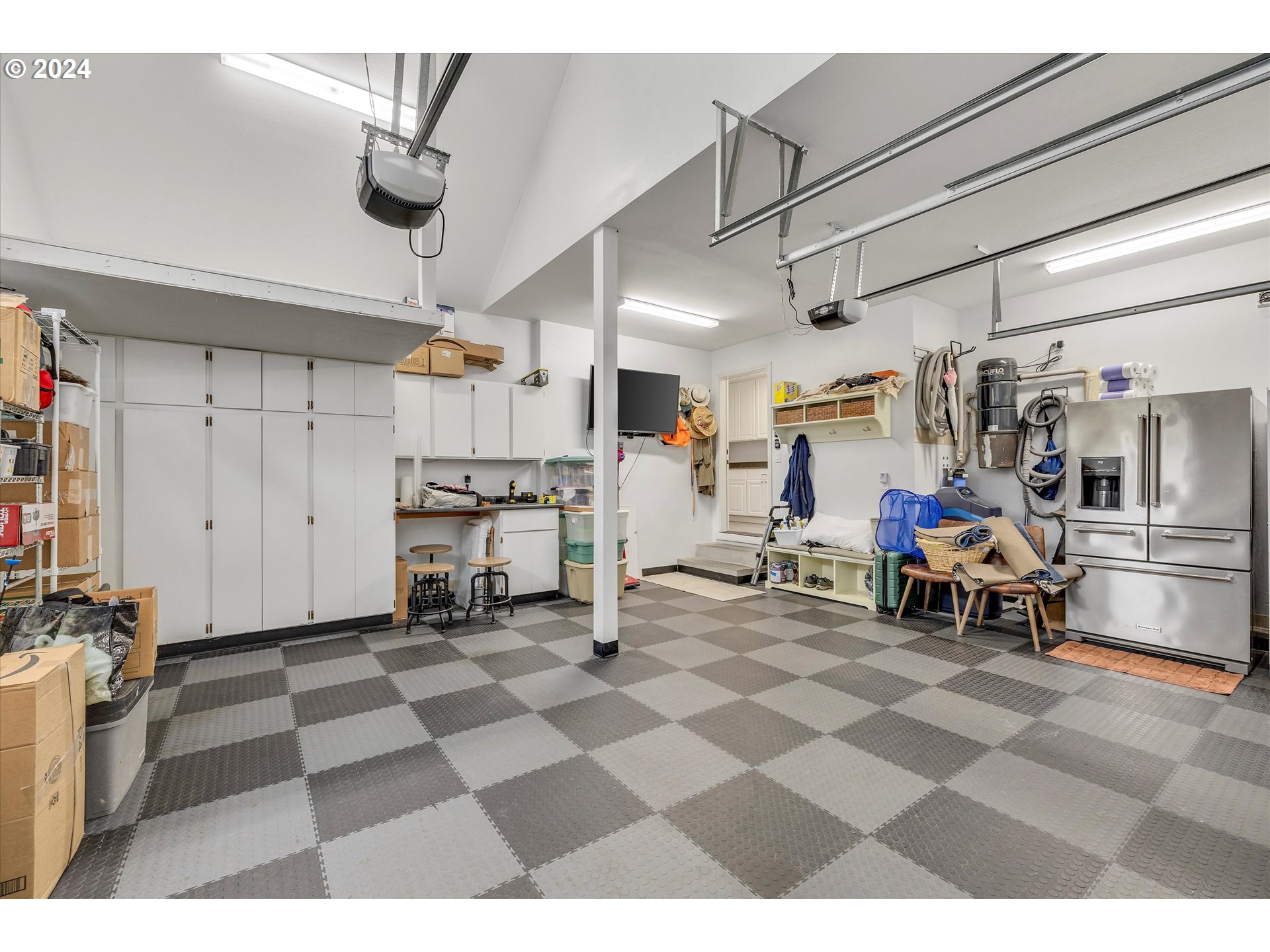 Newberg, Oregon 97132, United States, 4 Bedrooms Bedrooms, ,4 BathroomsBathrooms,Residential,Active,44014