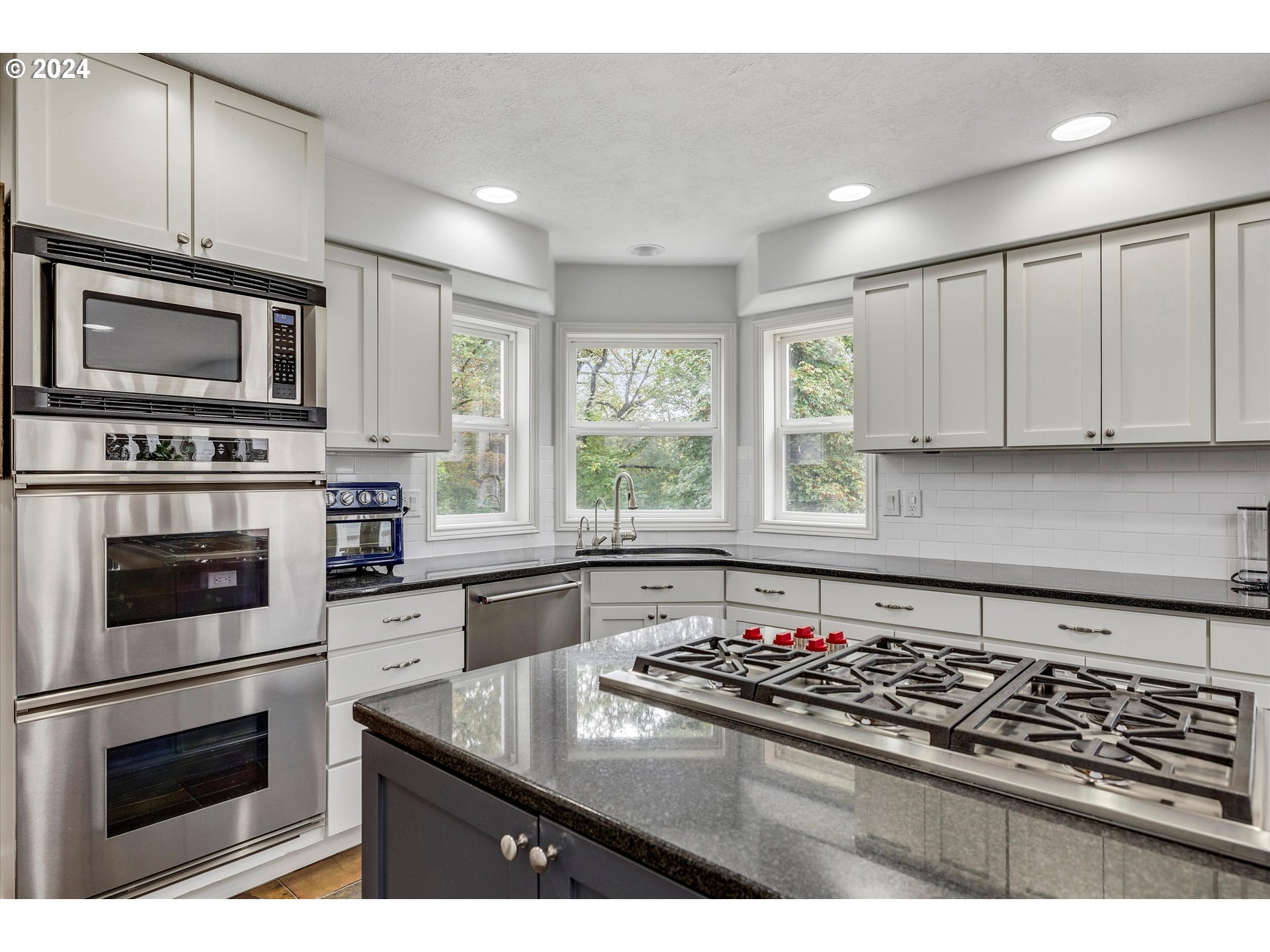 Newberg, Oregon 97132, United States, 4 Bedrooms Bedrooms, ,4 BathroomsBathrooms,Residential,Active,44014