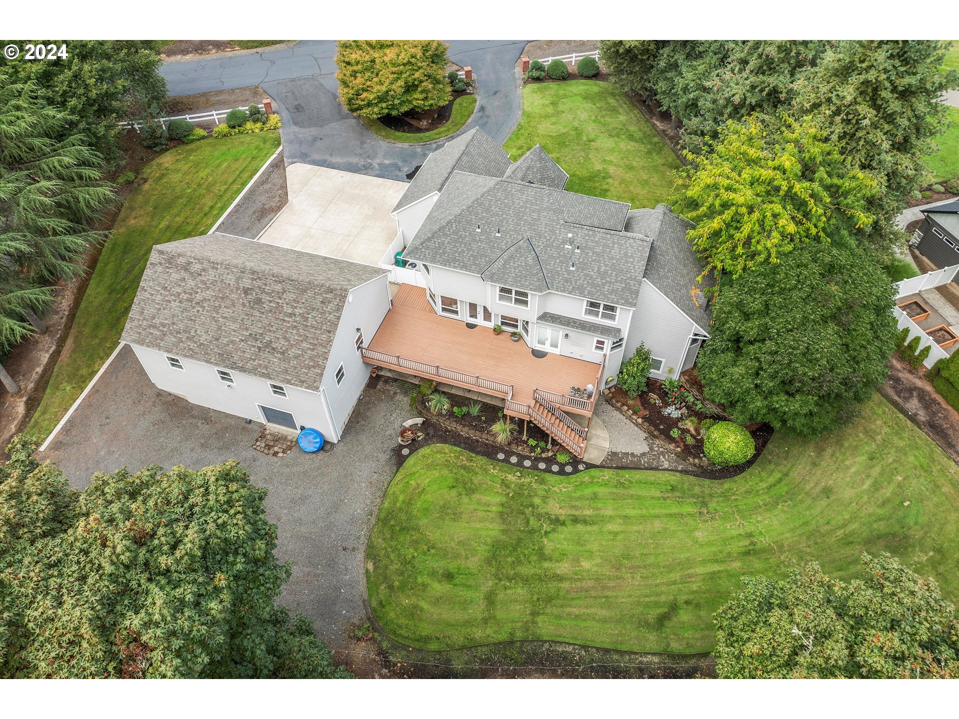 Newberg, Oregon 97132, United States, 4 Bedrooms Bedrooms, ,4 BathroomsBathrooms,Residential,Active,44014