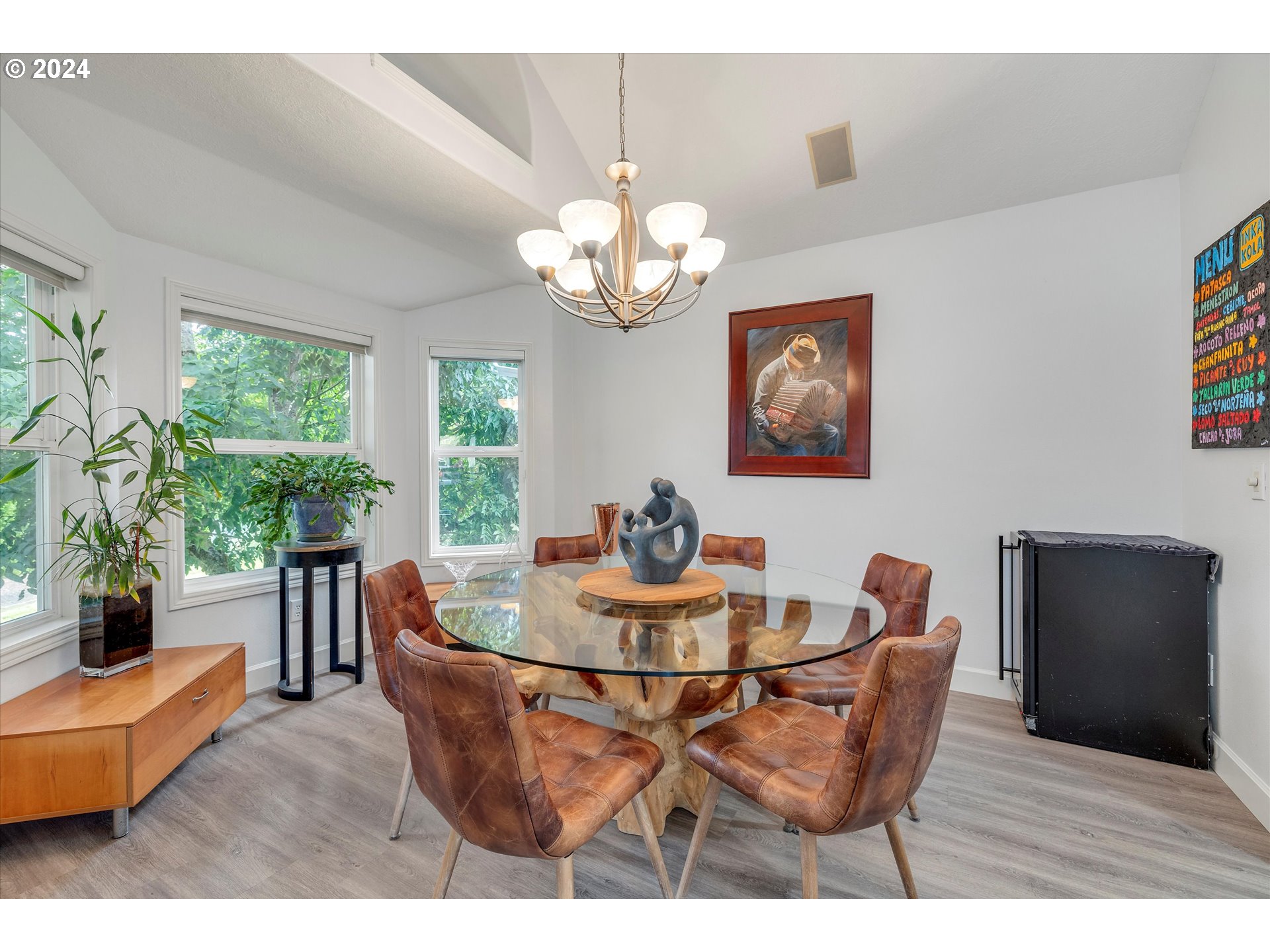 Newberg, Oregon 97132, United States, 4 Bedrooms Bedrooms, ,4 BathroomsBathrooms,Residential,Active,44014