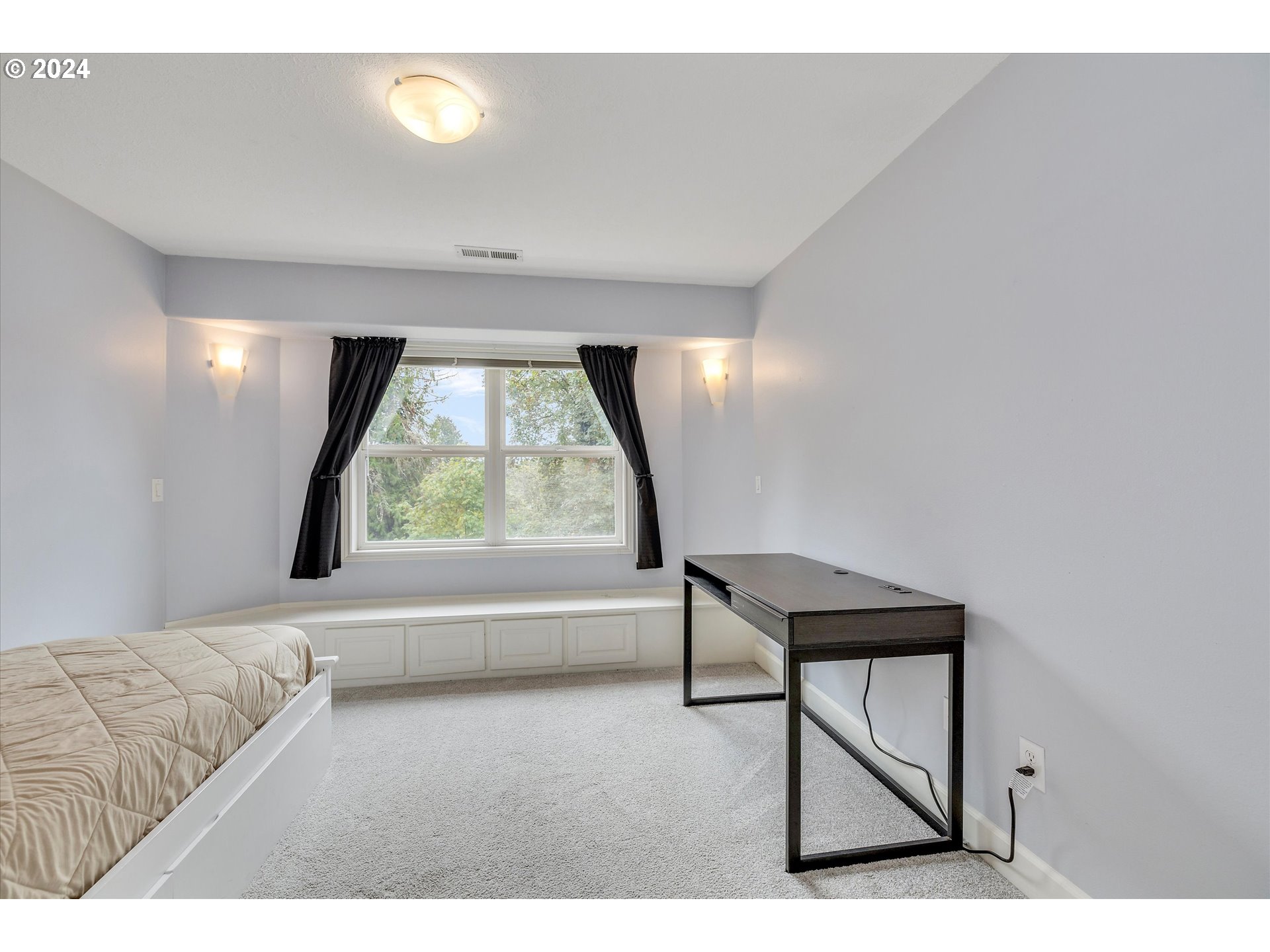 Newberg, Oregon 97132, United States, 4 Bedrooms Bedrooms, ,4 BathroomsBathrooms,Residential,Active,44014