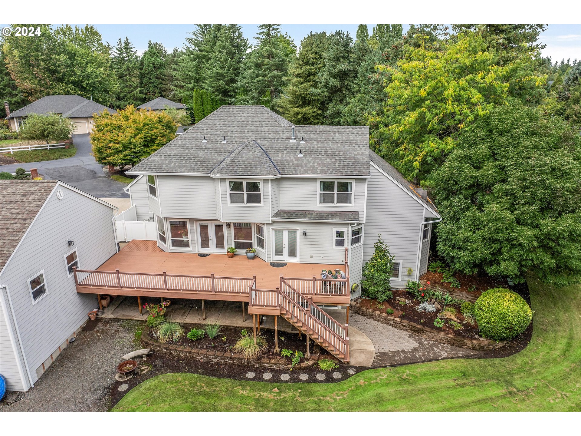 Newberg, Oregon 97132, United States, 4 Bedrooms Bedrooms, ,4 BathroomsBathrooms,Residential,Active,44014