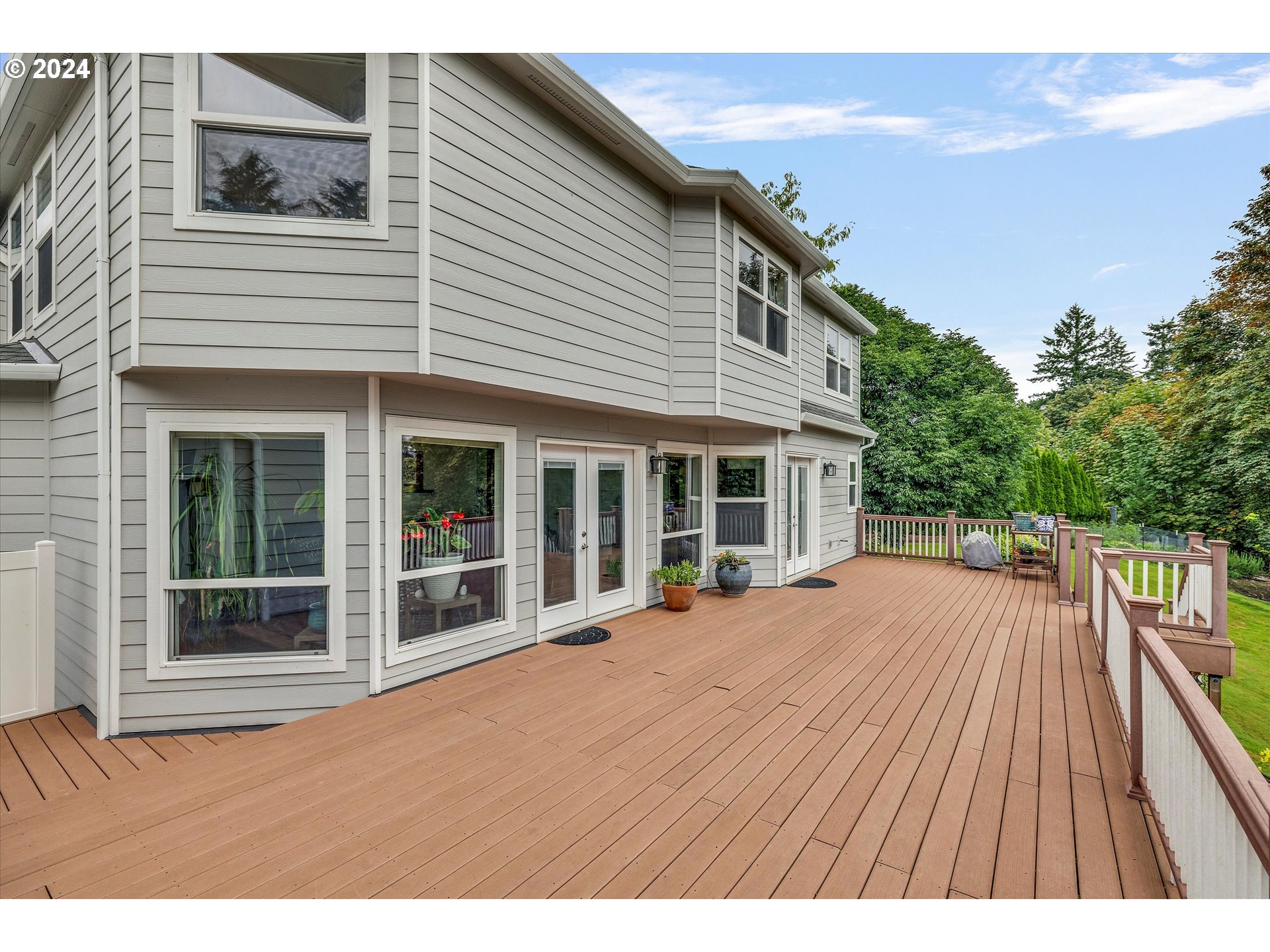 Newberg, Oregon 97132, United States, 4 Bedrooms Bedrooms, ,4 BathroomsBathrooms,Residential,Active,44014