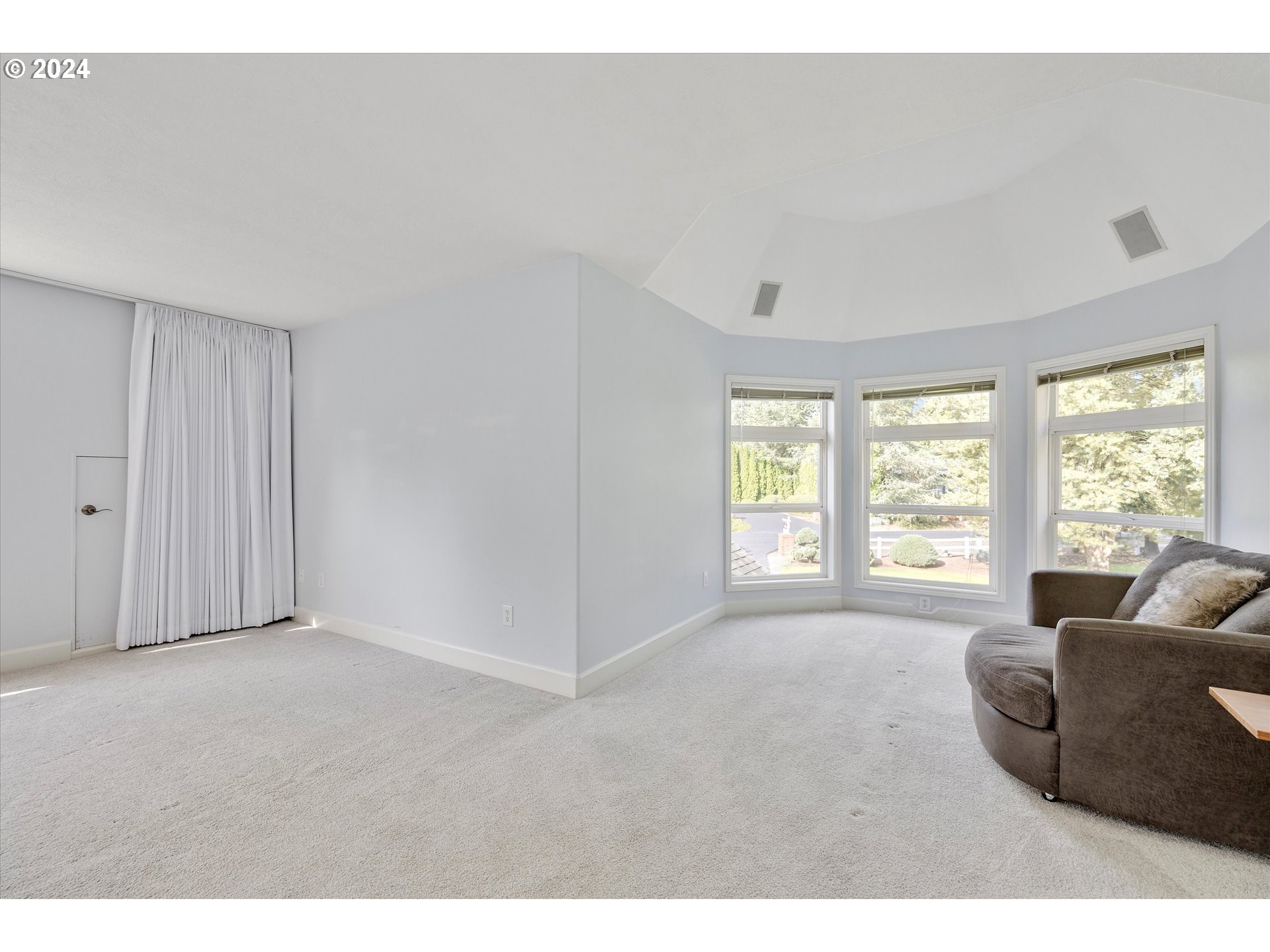 Newberg, Oregon 97132, United States, 4 Bedrooms Bedrooms, ,4 BathroomsBathrooms,Residential,Active,44014