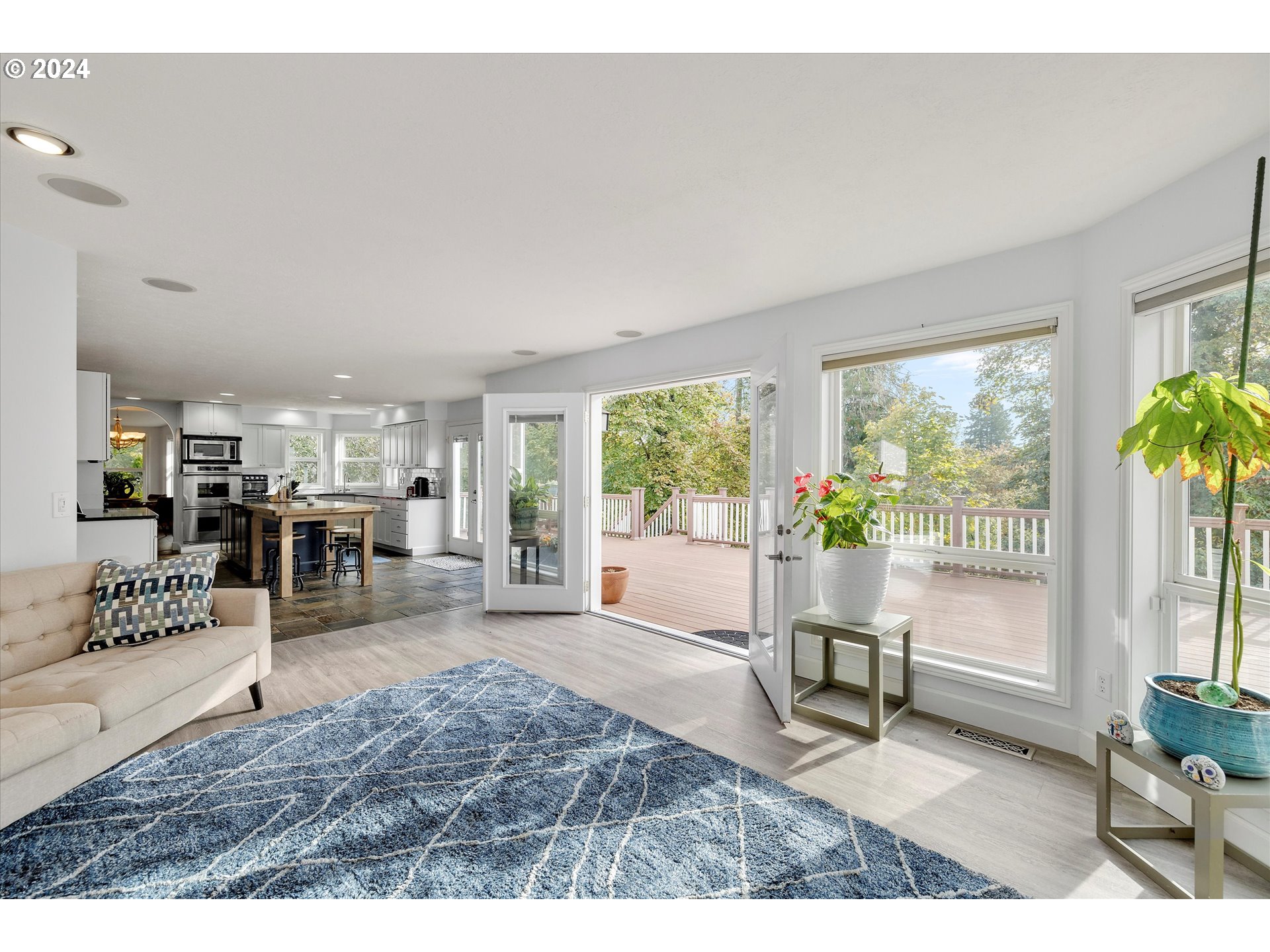 Newberg, Oregon 97132, United States, 4 Bedrooms Bedrooms, ,4 BathroomsBathrooms,Residential,Active,44014