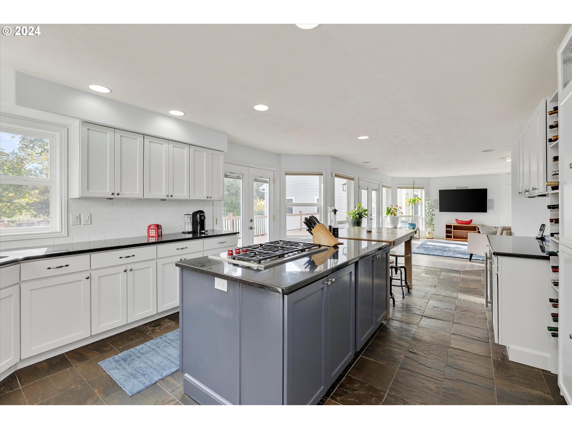 Newberg, Oregon 97132, United States, 4 Bedrooms Bedrooms, ,4 BathroomsBathrooms,Residential,Active,44014