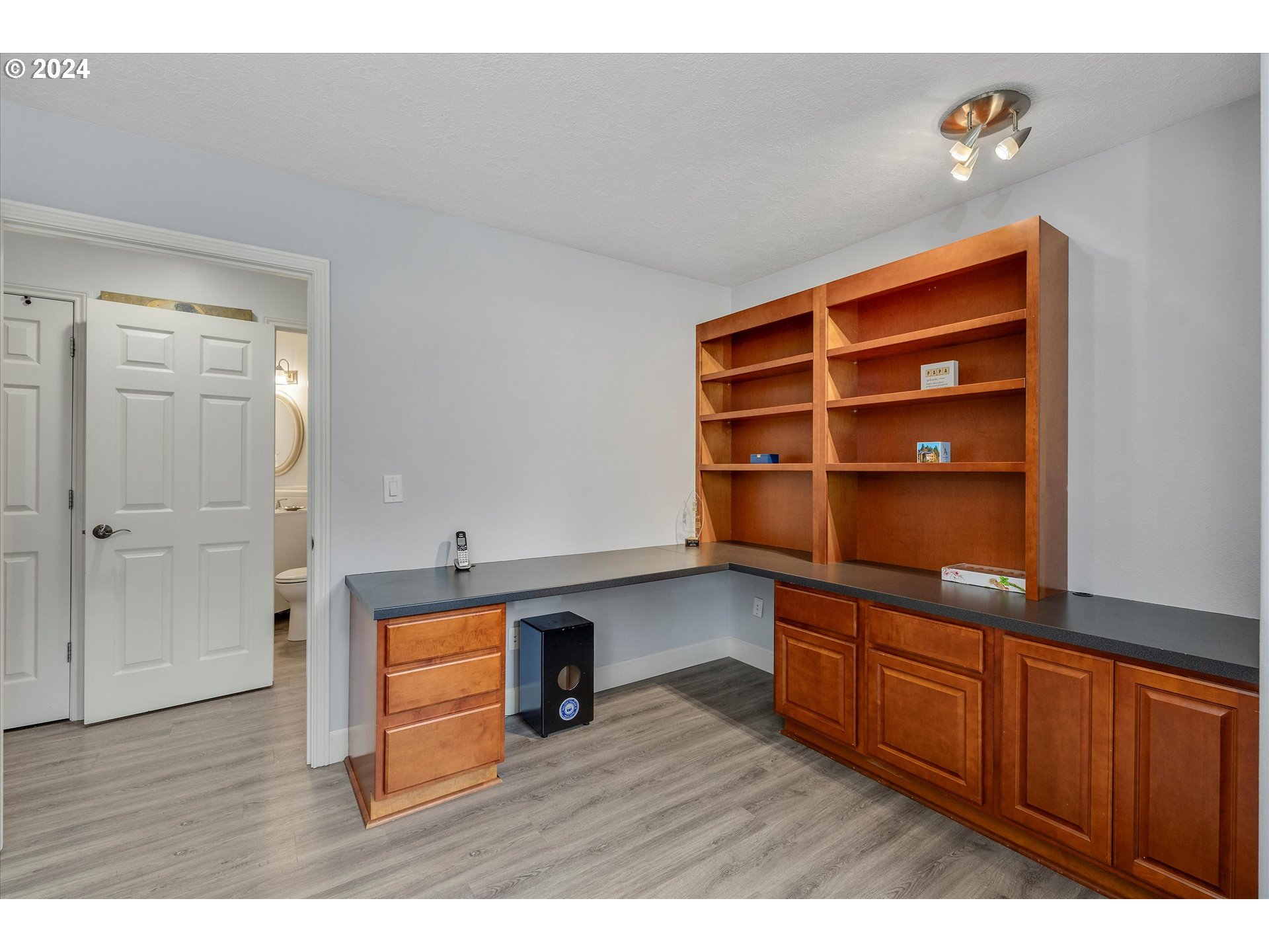 Newberg, Oregon 97132, United States, 4 Bedrooms Bedrooms, ,4 BathroomsBathrooms,Residential,Active,44014