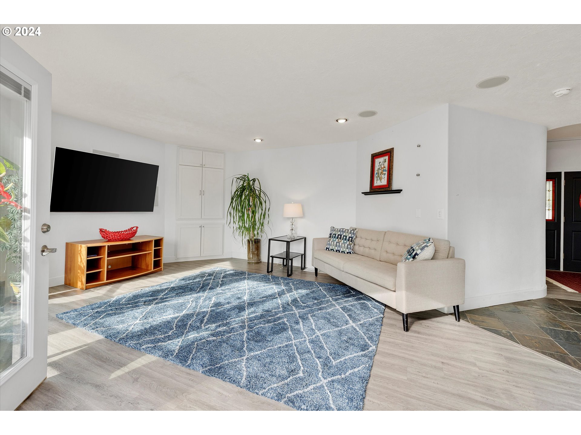 Newberg, Oregon 97132, United States, 4 Bedrooms Bedrooms, ,4 BathroomsBathrooms,Residential,Active,44014