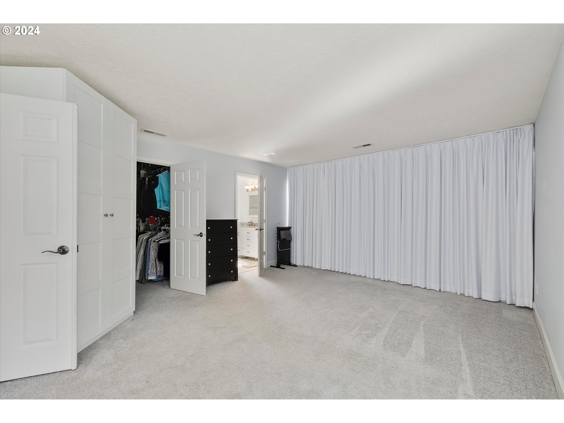 Newberg, Oregon 97132, United States, 4 Bedrooms Bedrooms, ,4 BathroomsBathrooms,Residential,Active,44014