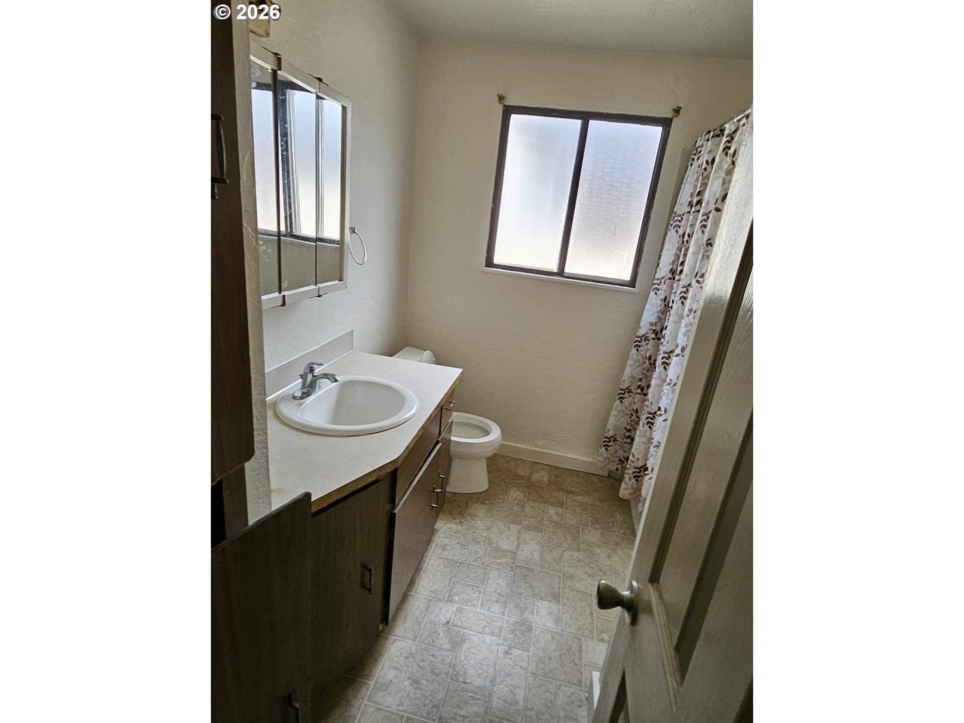 684/686 W QUINALT ST