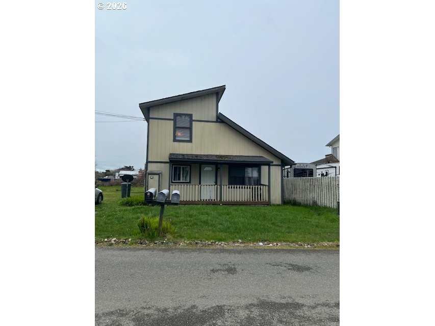 Photo 1 of 13 — 195 17TH ST SE, Bandon, OR 97411