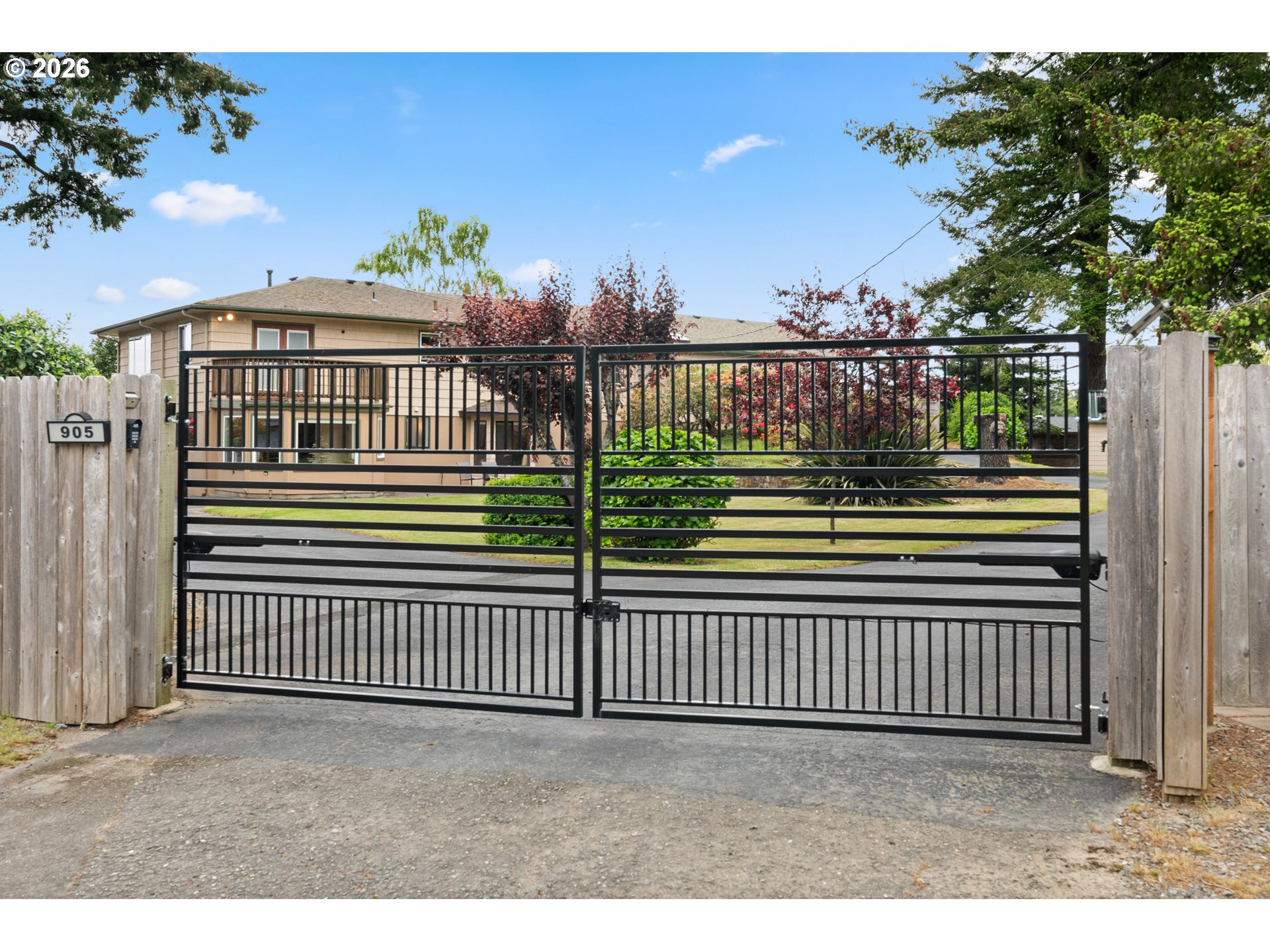 905 BARBRA LN