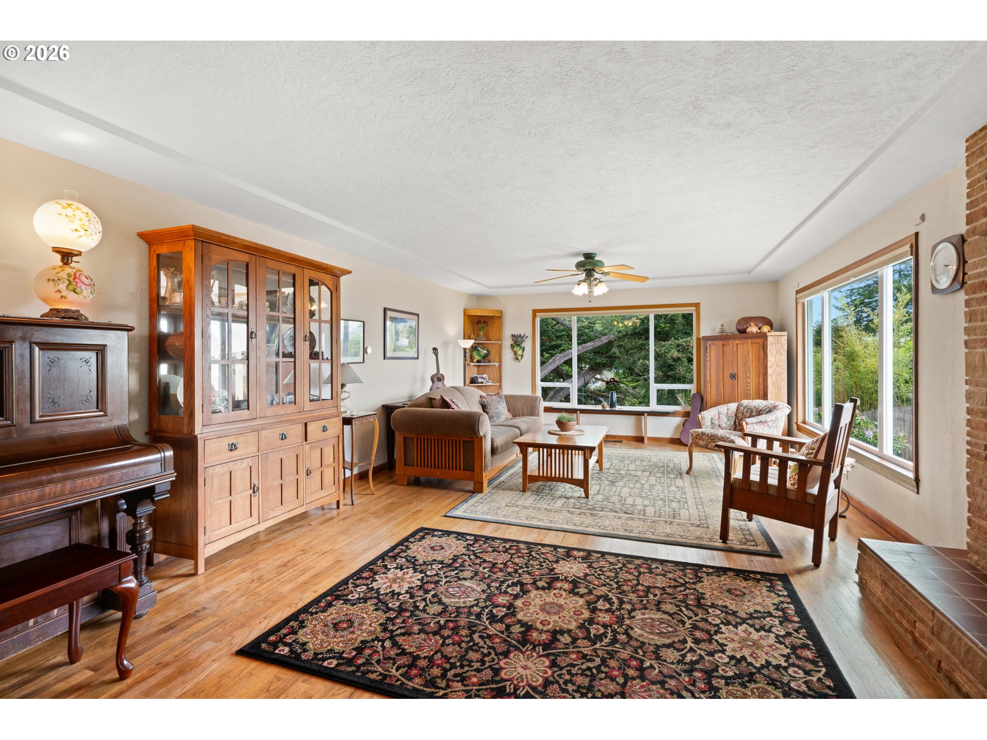 905 BARBRA LN