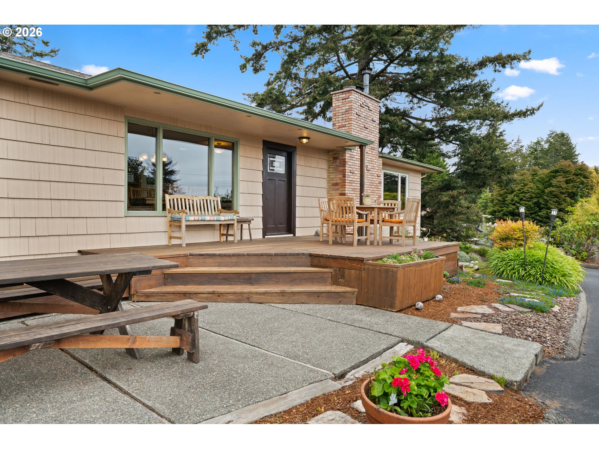 905 BARBRA LN