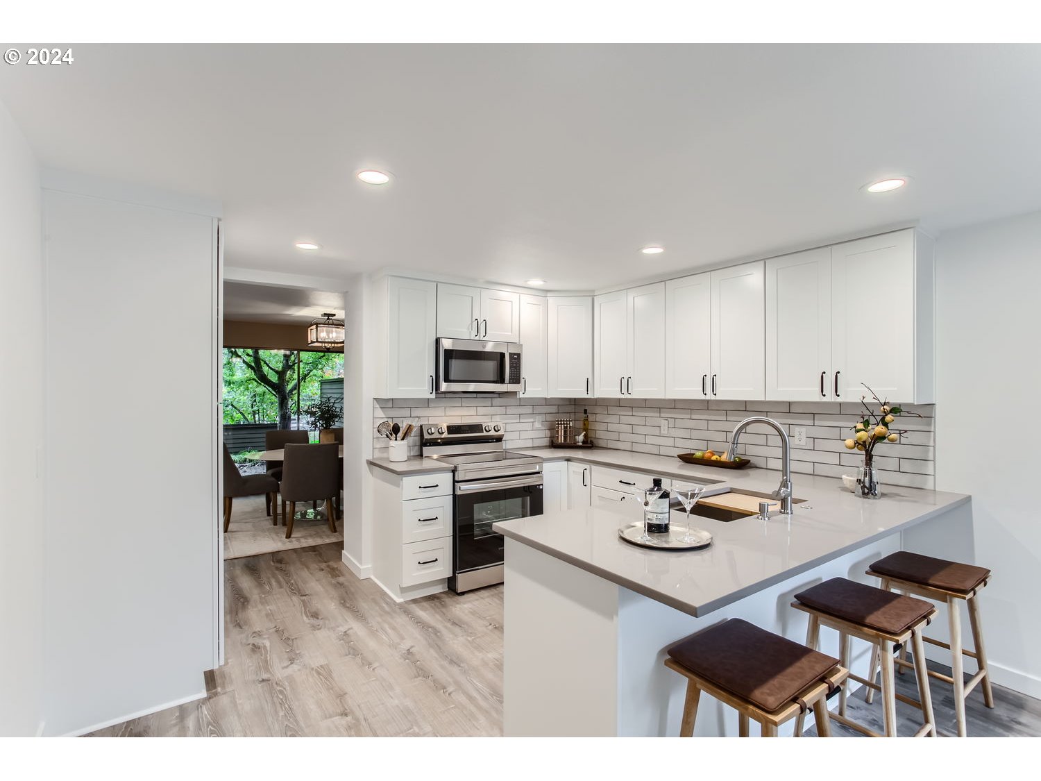 Lake Oswego, Oregon 97035, United States, 3 Bedrooms Bedrooms, ,3 BathroomsBathrooms,Residential,Active,38269