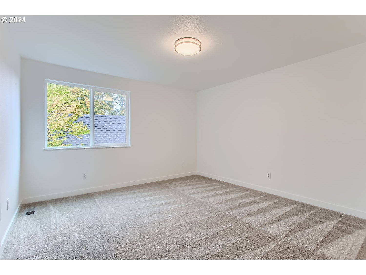 Lake Oswego, Oregon 97035, United States, 3 Bedrooms Bedrooms, ,3 BathroomsBathrooms,Residential,Active,38269