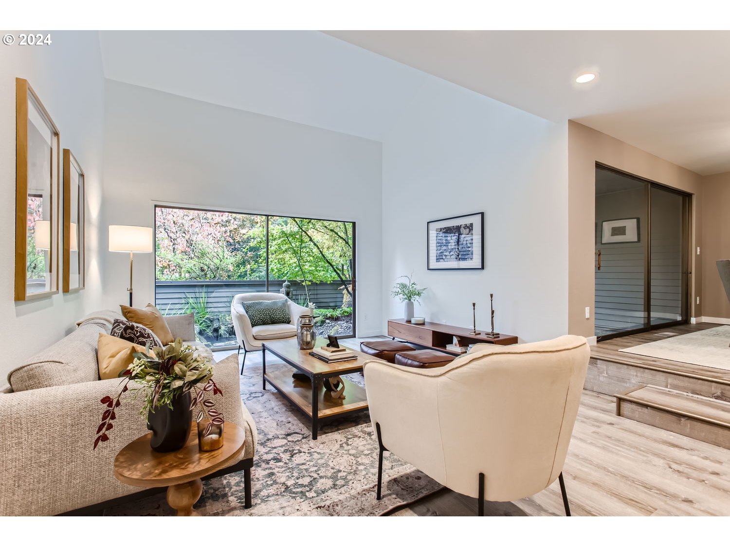 Lake Oswego, Oregon 97035, United States, 3 Bedrooms Bedrooms, ,3 BathroomsBathrooms,Residential,Active,38269