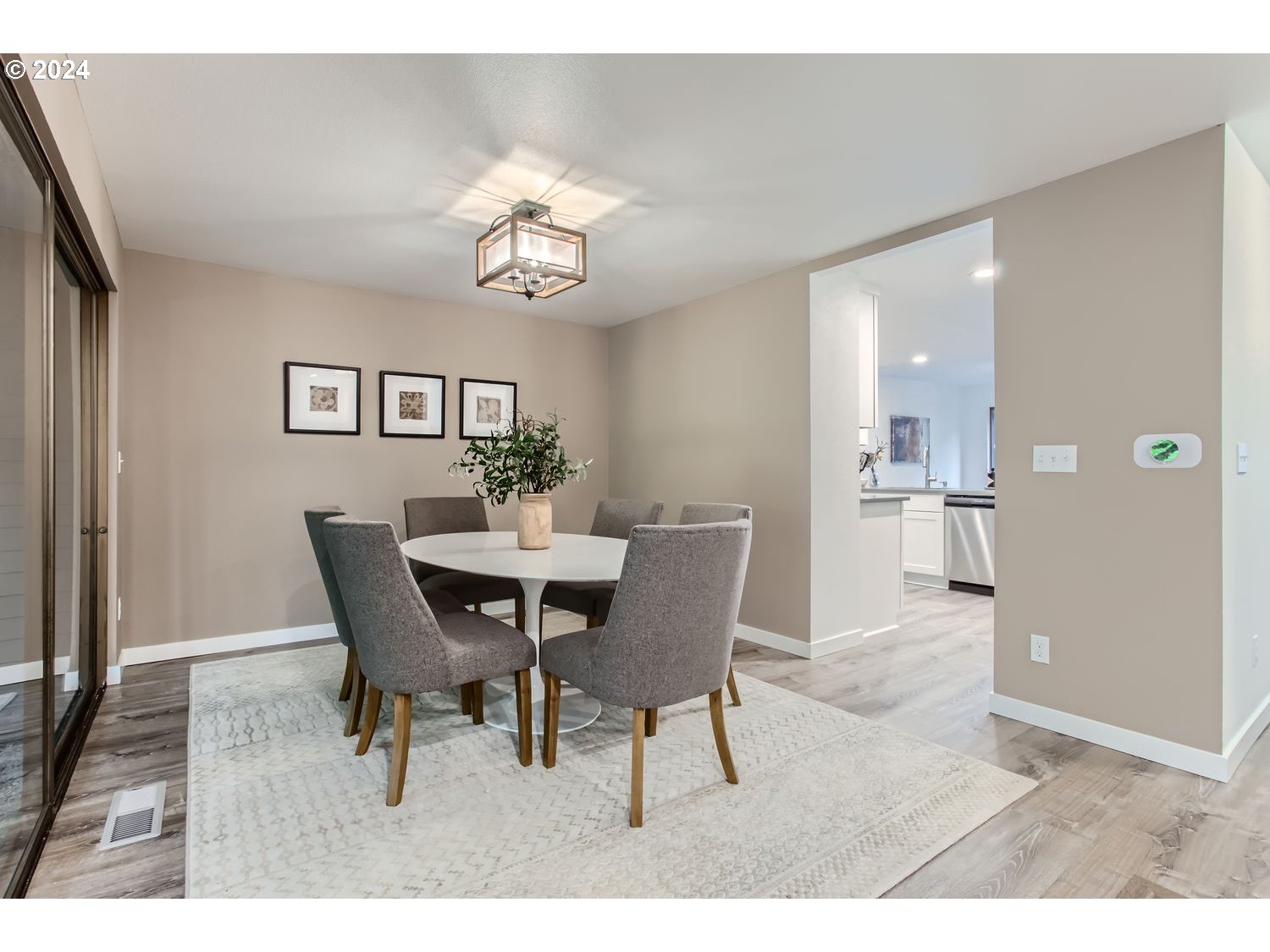 Lake Oswego, Oregon 97035, United States, 3 Bedrooms Bedrooms, ,3 BathroomsBathrooms,Residential,Active,38269