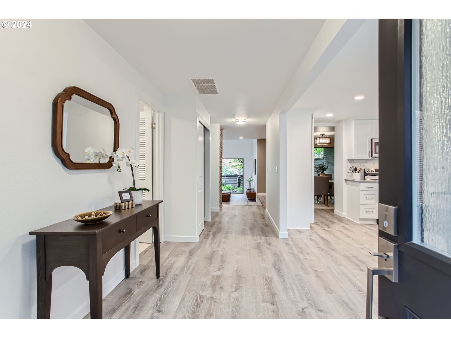 Lake Oswego, Oregon 97035, United States, 3 Bedrooms Bedrooms, ,3 BathroomsBathrooms,Residential,Active,38269