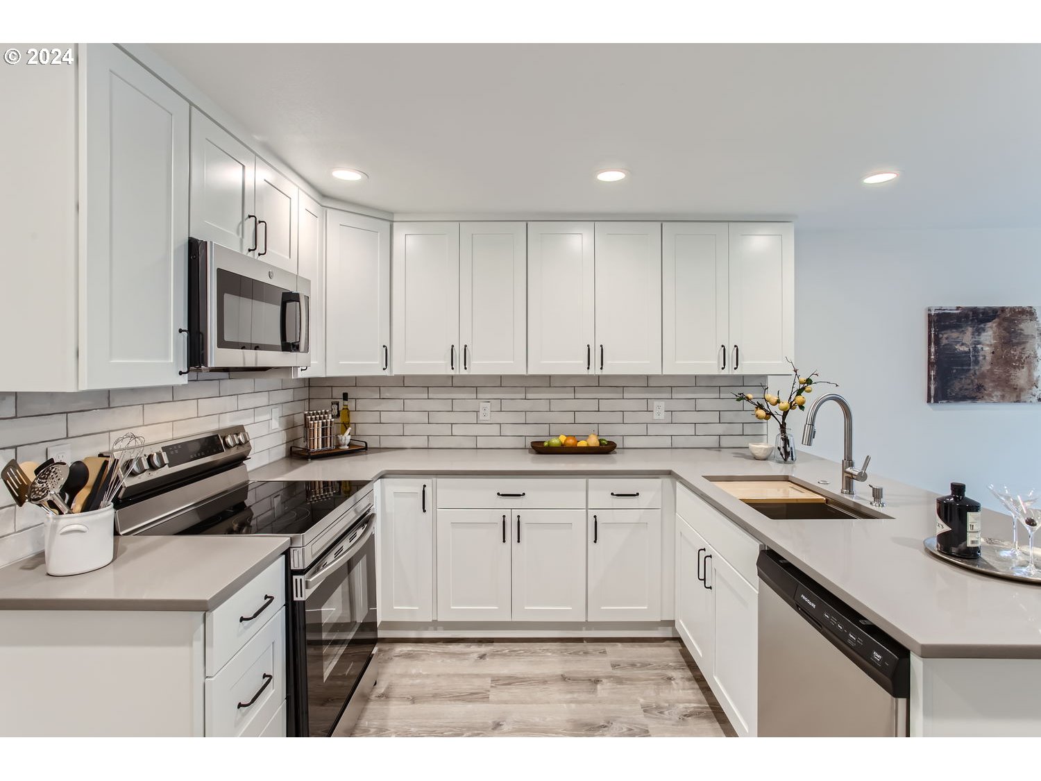 Lake Oswego, Oregon 97035, United States, 3 Bedrooms Bedrooms, ,3 BathroomsBathrooms,Residential,Active,38269