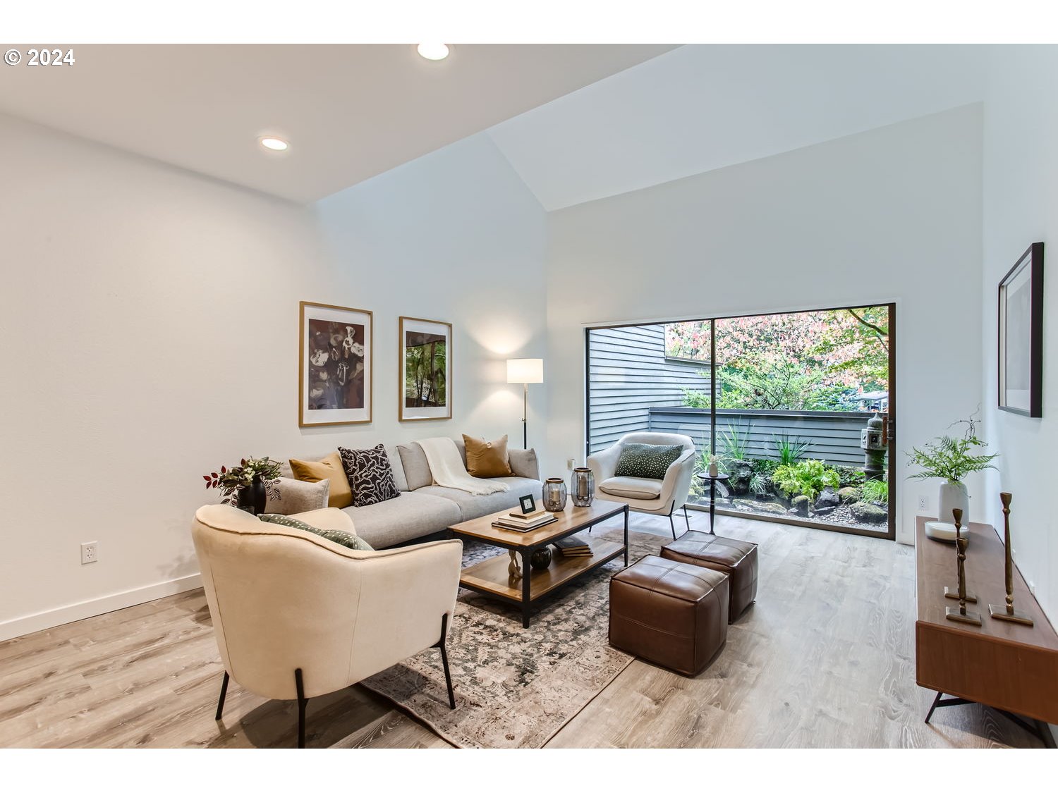 Lake Oswego, Oregon 97035, United States, 3 Bedrooms Bedrooms, ,3 BathroomsBathrooms,Residential,Active,38269