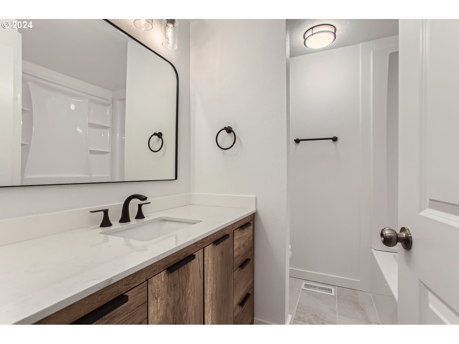 Lake Oswego, Oregon 97035, United States, 3 Bedrooms Bedrooms, ,3 BathroomsBathrooms,Residential,Active,38269