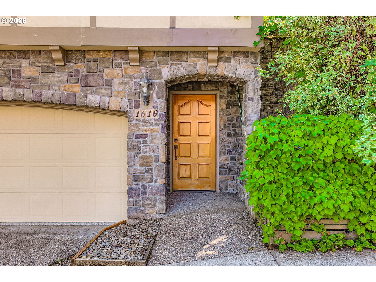 1616 SW MONTGOMERY ST