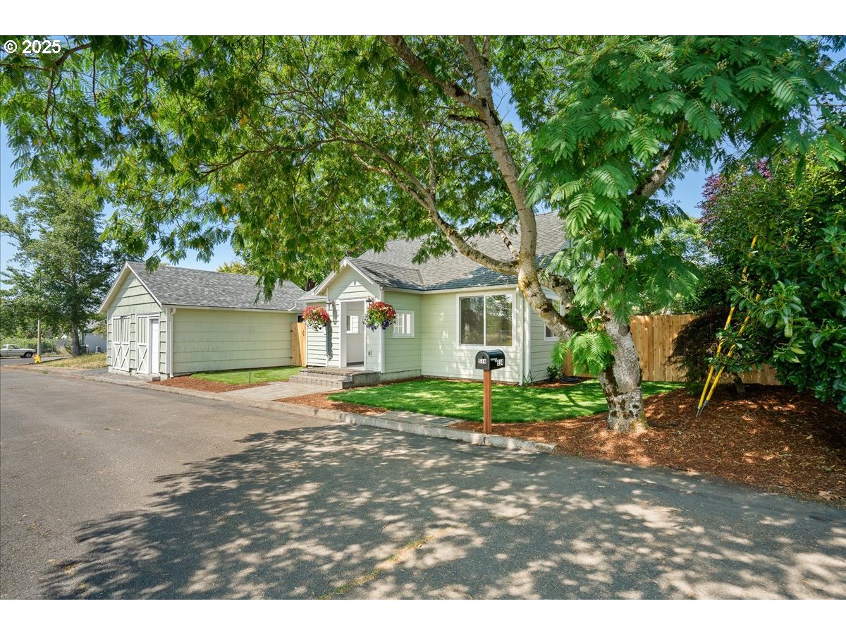 514 HOOD CT