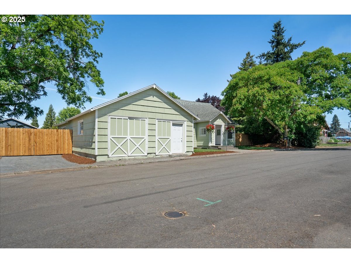 514 HOOD CT