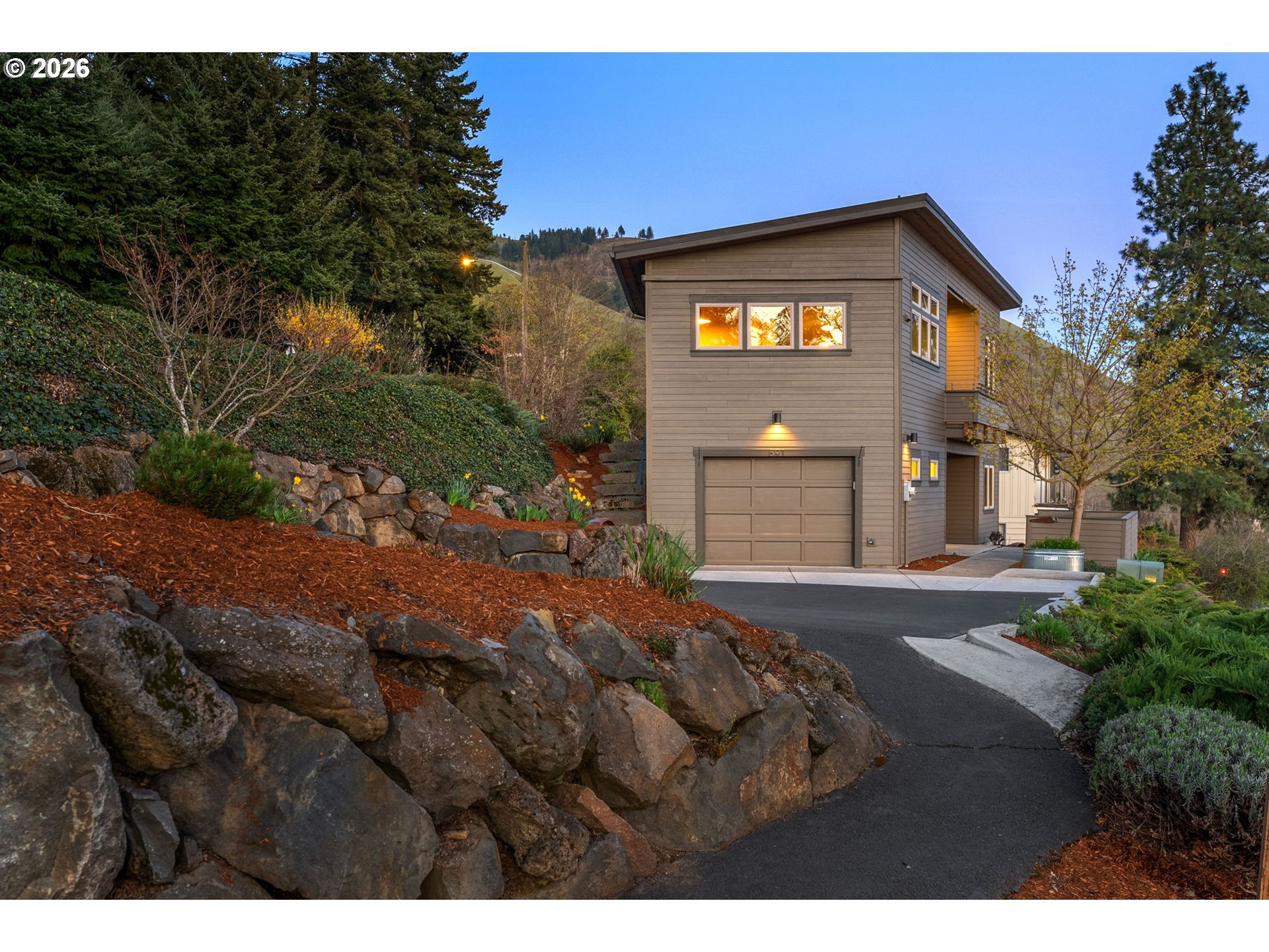 591 NE GRANDVIEW BLVD