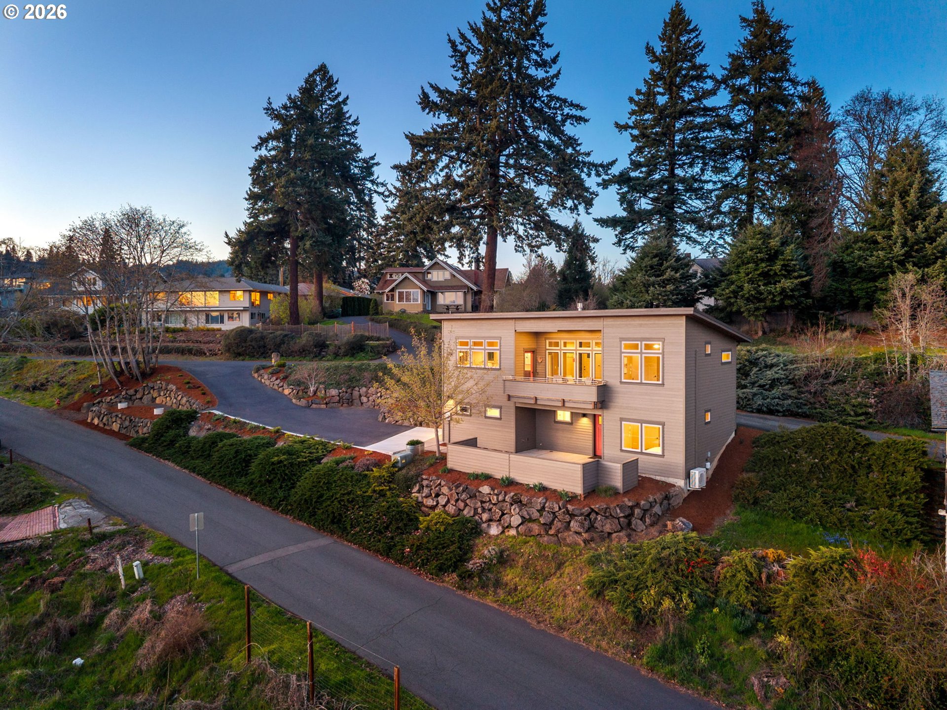 591 NE GRANDVIEW BLVD