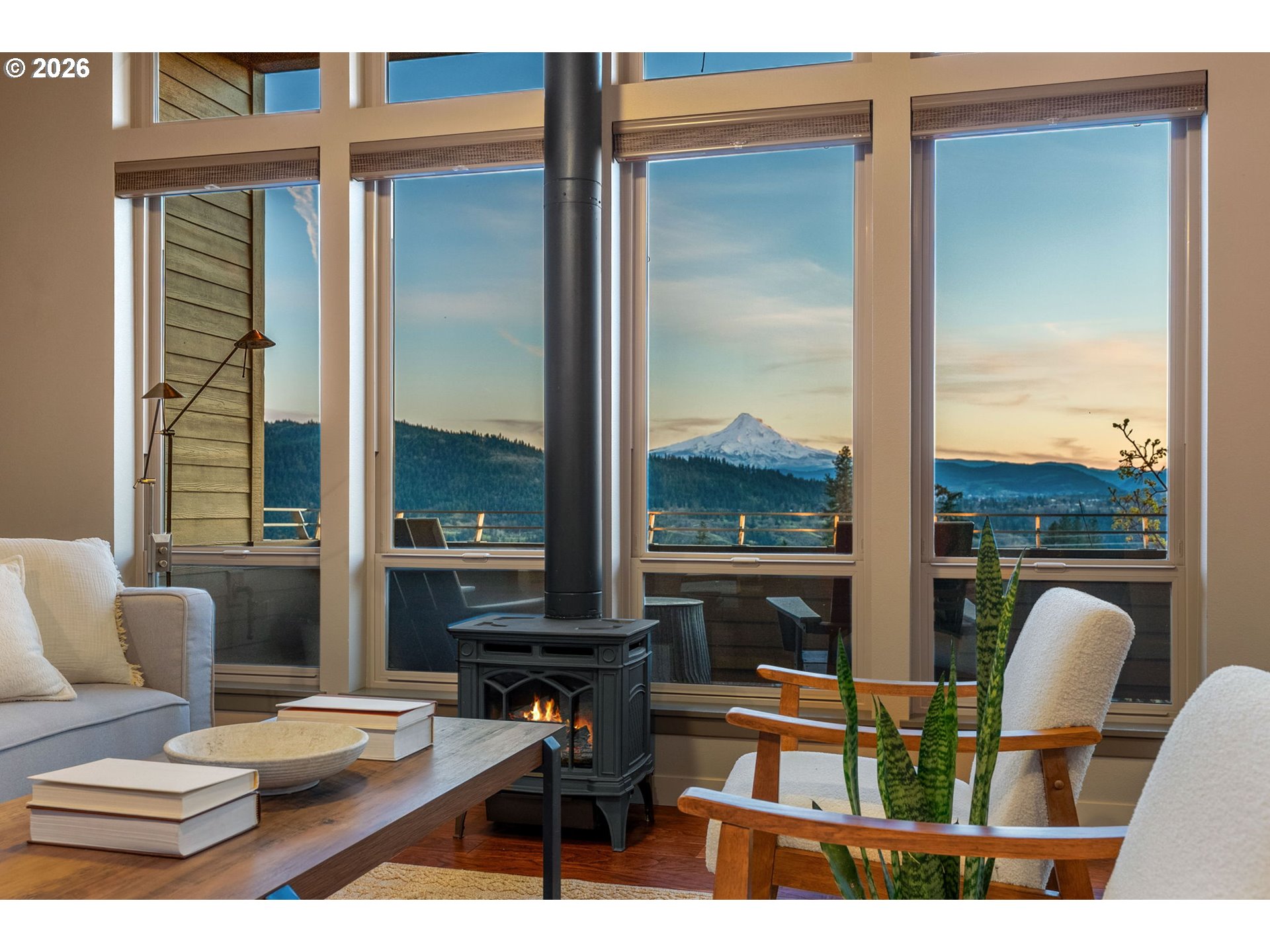 591 NE GRANDVIEW BLVD