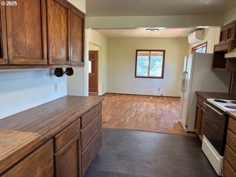 Tiny photo for 33465 Irish Ln, Creswell, OR 97426 (MLS # 471087192)