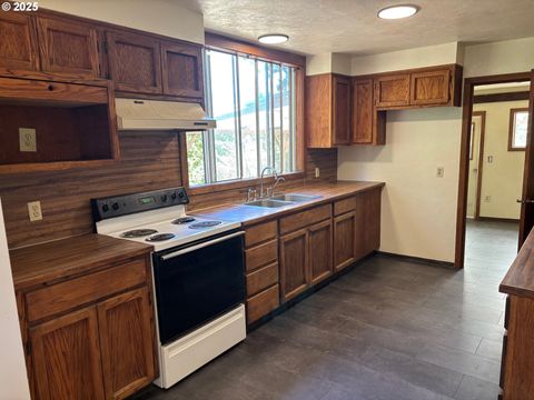Tiny photo for 33465 Irish Ln, Creswell, OR 97426 (MLS # 471087192)