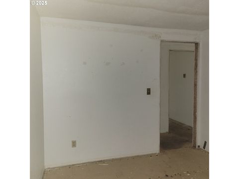 Tiny photo for 47785 Chubb Ct, Oakridge, OR 97463 (MLS # 448039776)
