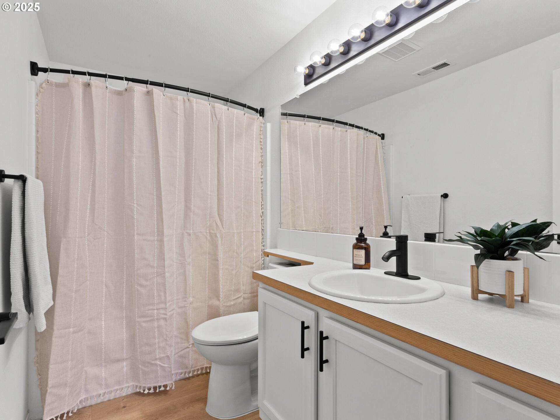 Washougal, Washington 98671, United States, 3 Bedrooms Bedrooms, ,2 BathroomsBathrooms,Residential,Pending,224652