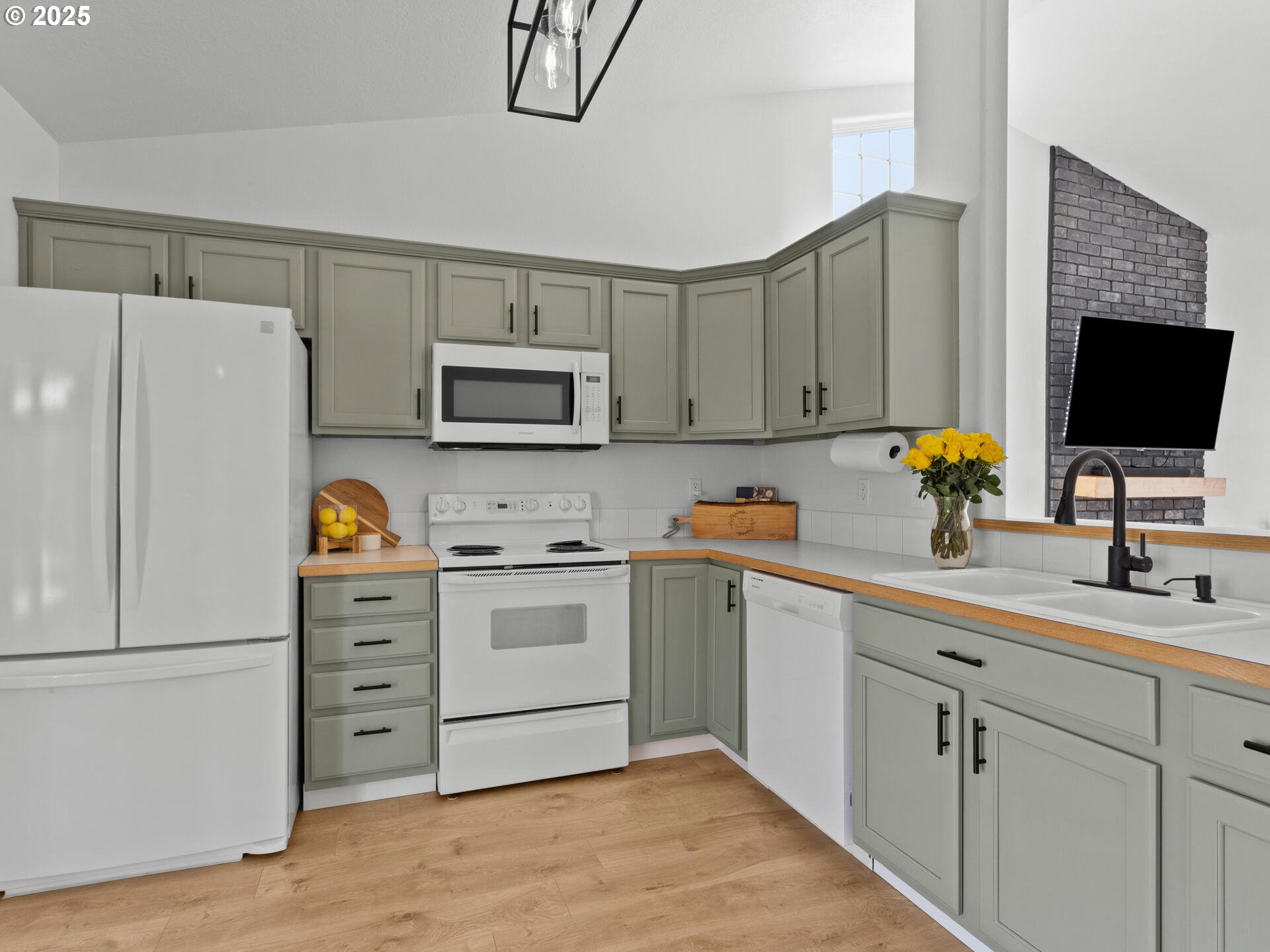 Washougal, Washington 98671, United States, 3 Bedrooms Bedrooms, ,2 BathroomsBathrooms,Residential,Pending,224652