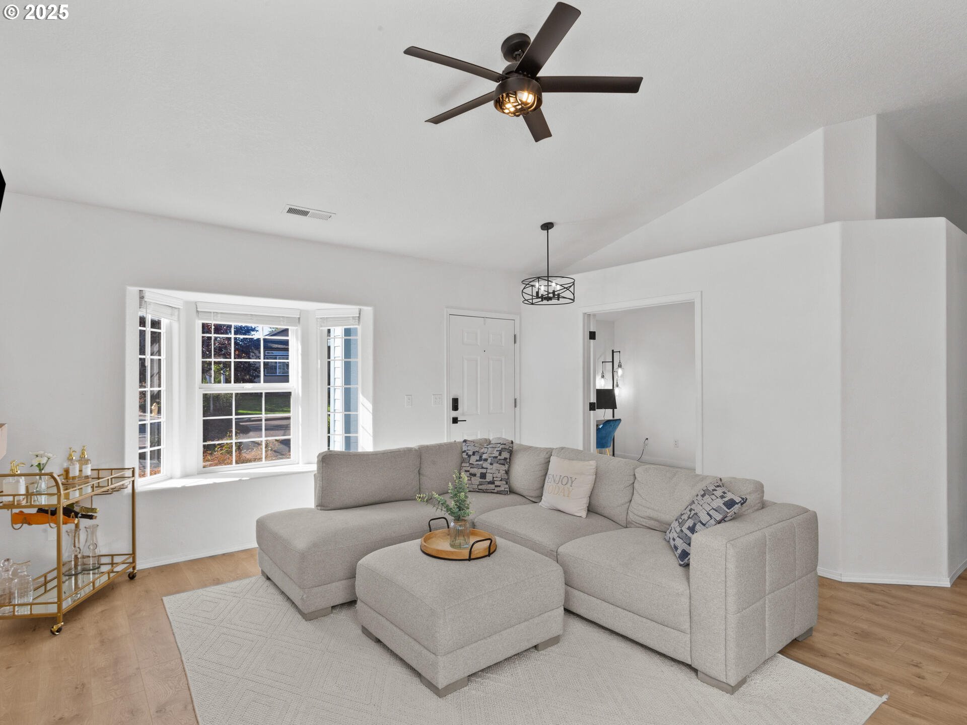 Washougal, Washington 98671, United States, 3 Bedrooms Bedrooms, ,2 BathroomsBathrooms,Residential,Pending,224652