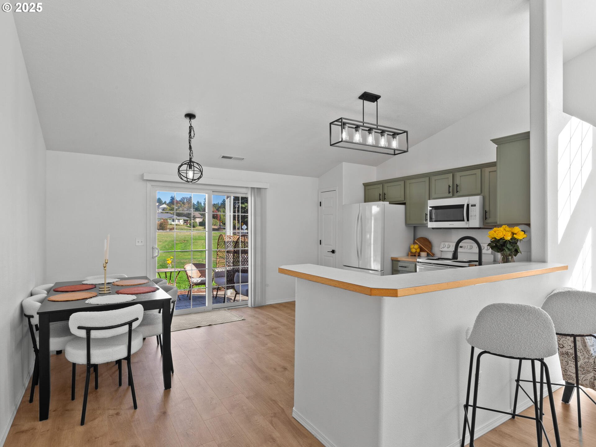 Washougal, Washington 98671, United States, 3 Bedrooms Bedrooms, ,2 BathroomsBathrooms,Residential,Pending,224652