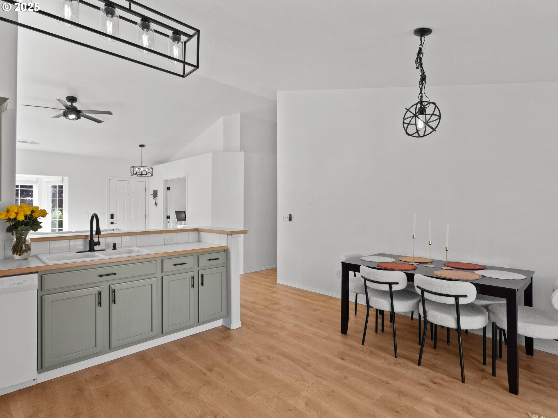 Washougal, Washington 98671, United States, 3 Bedrooms Bedrooms, ,2 BathroomsBathrooms,Residential,Pending,224652