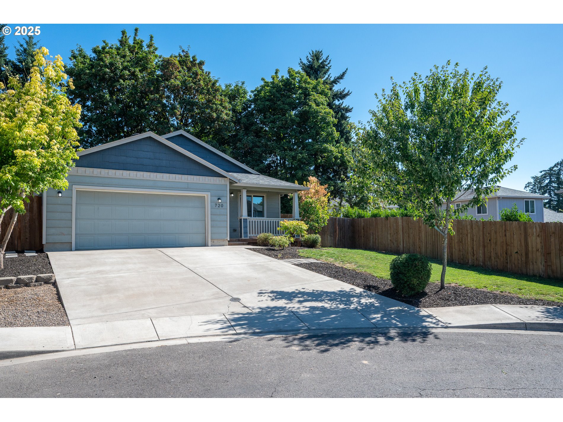 720 COUNTRYSIDE CT