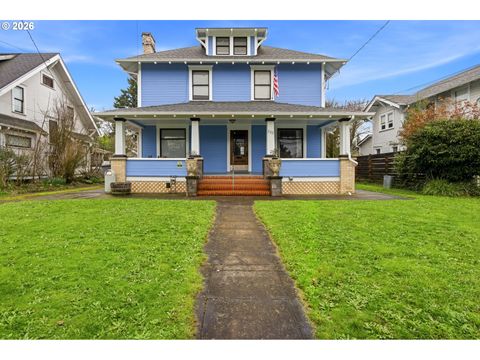 Photo of 335 SE Baker St, McMinnville, OR 97128 (MLS # 798454571)