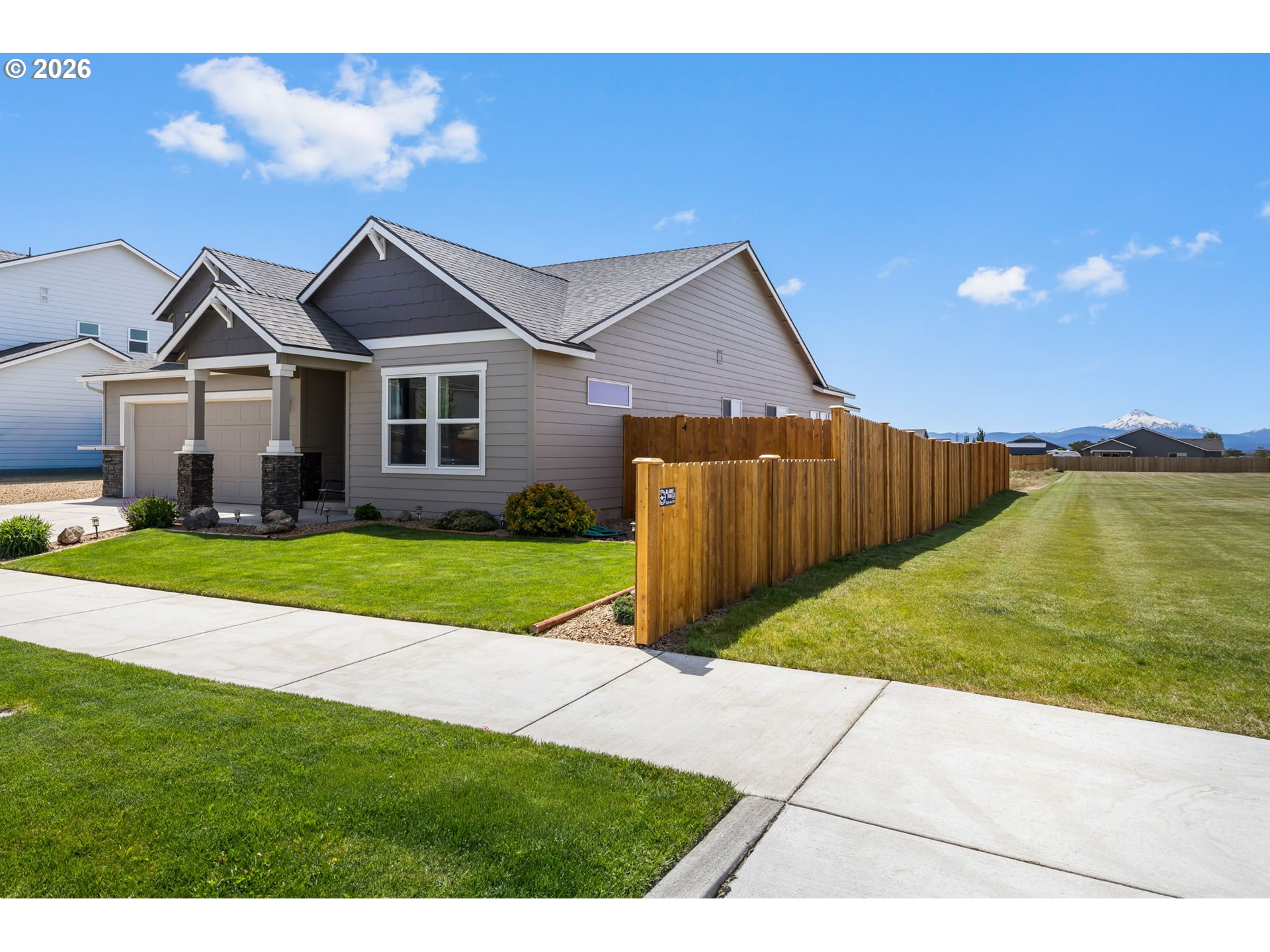 1132 NW GOLF COURSE DR