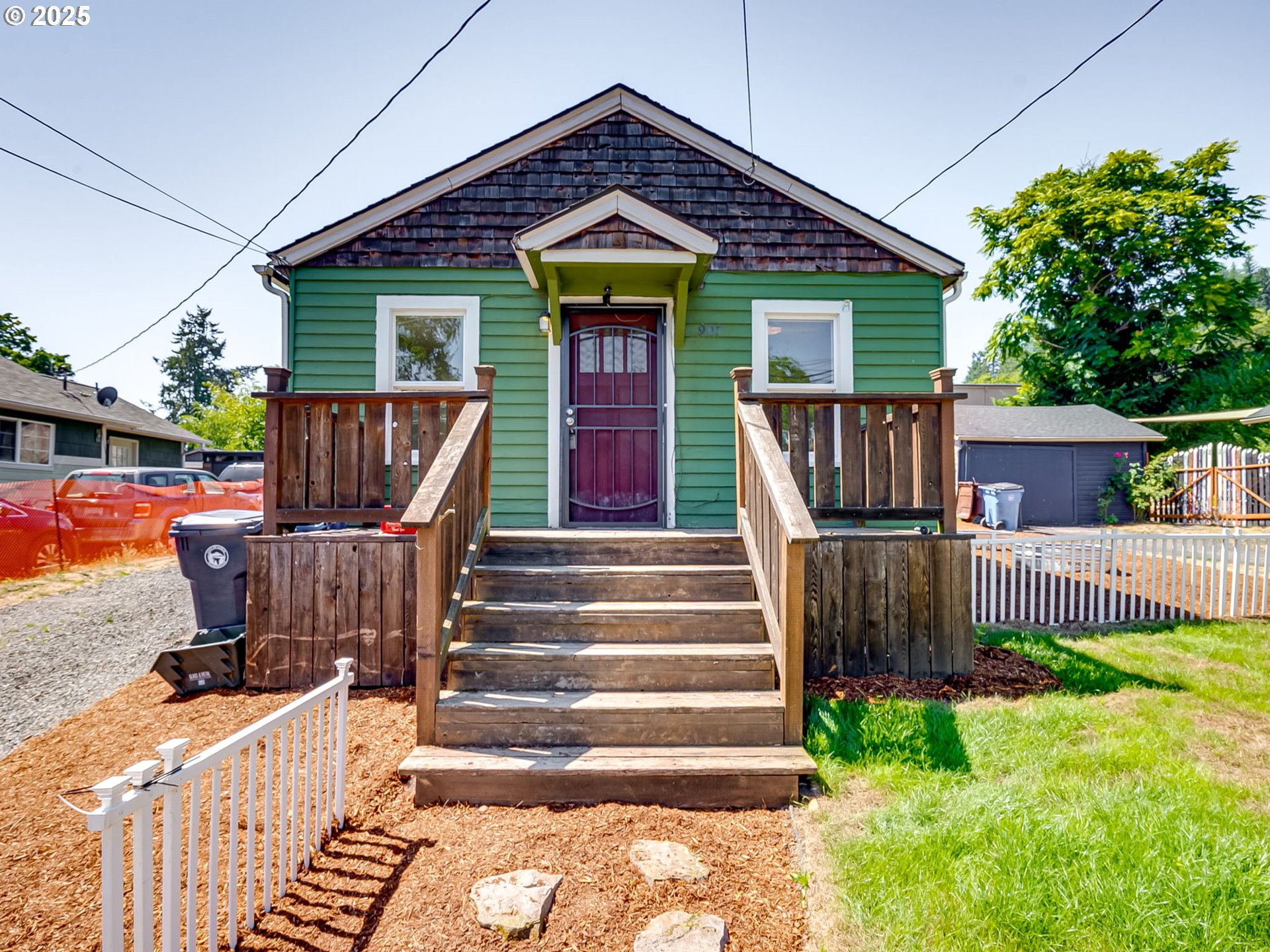 907 NW GREELEY ST