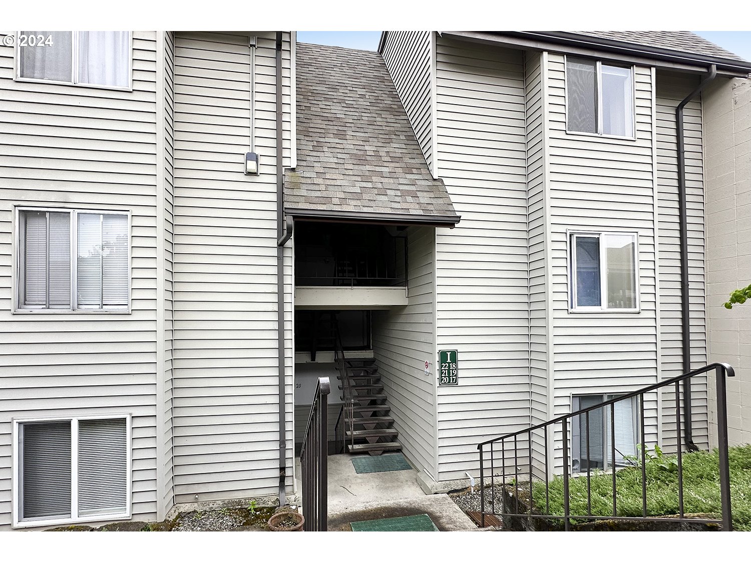 200 SW FLORENCE AVE I-18
