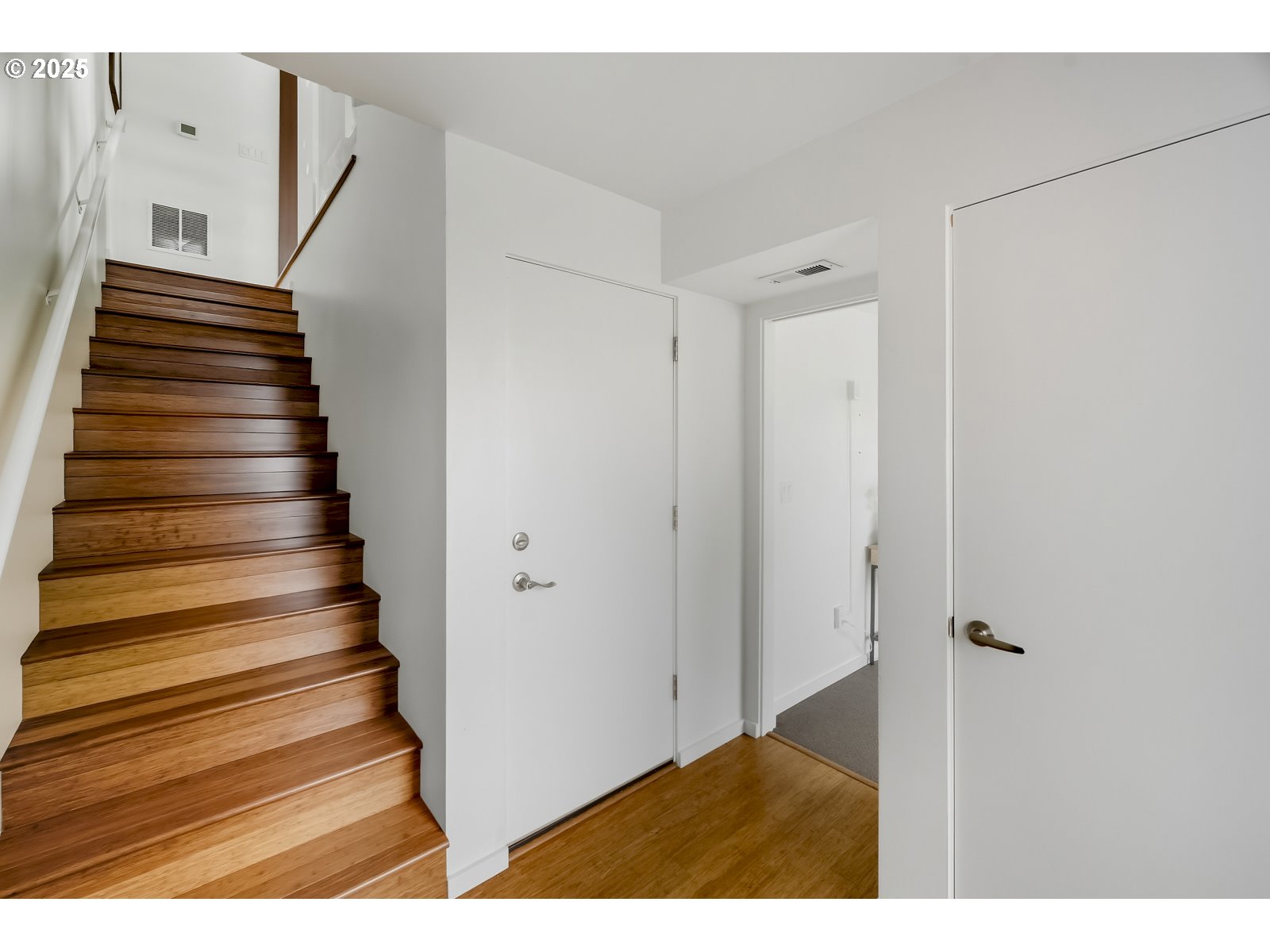 1102 NE TILLAMOOK ST 5