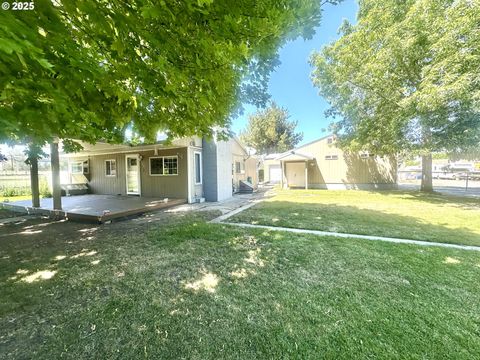1920 CLIFF ST Baker City OR 97814