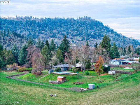 A home in Roseburg