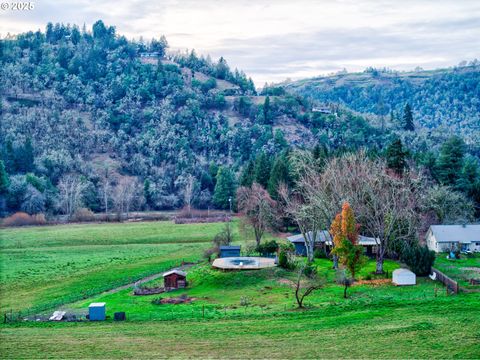 A home in Roseburg